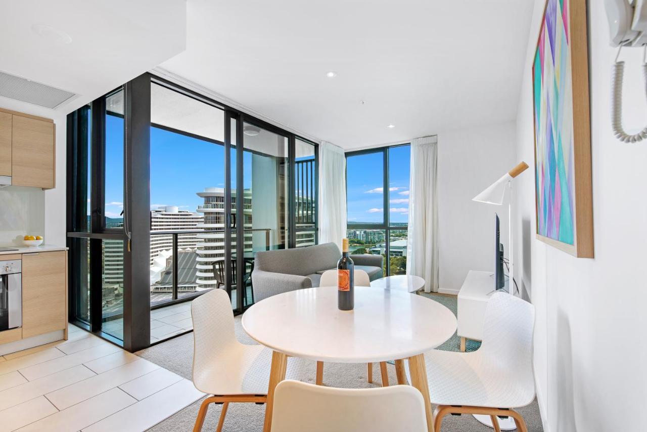 The Eureka Gold Coast Residence On Broadbeach Exterior photo