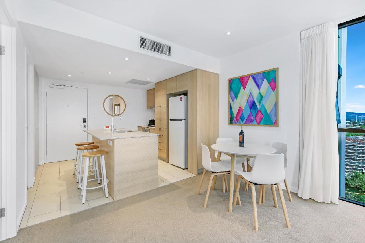 The Eureka Gold Coast Residence On Broadbeach Exterior photo