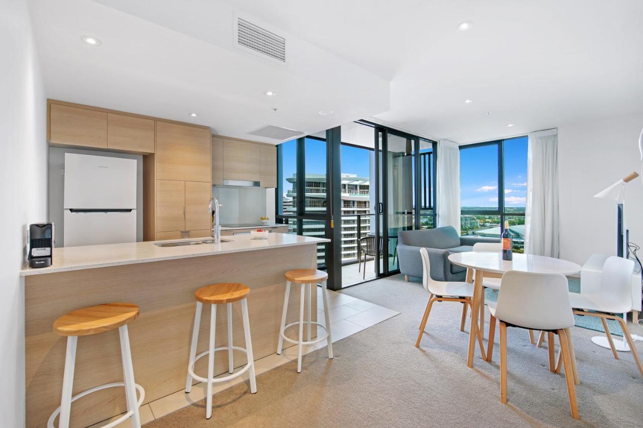 The Eureka Gold Coast Residence On Broadbeach Exterior photo