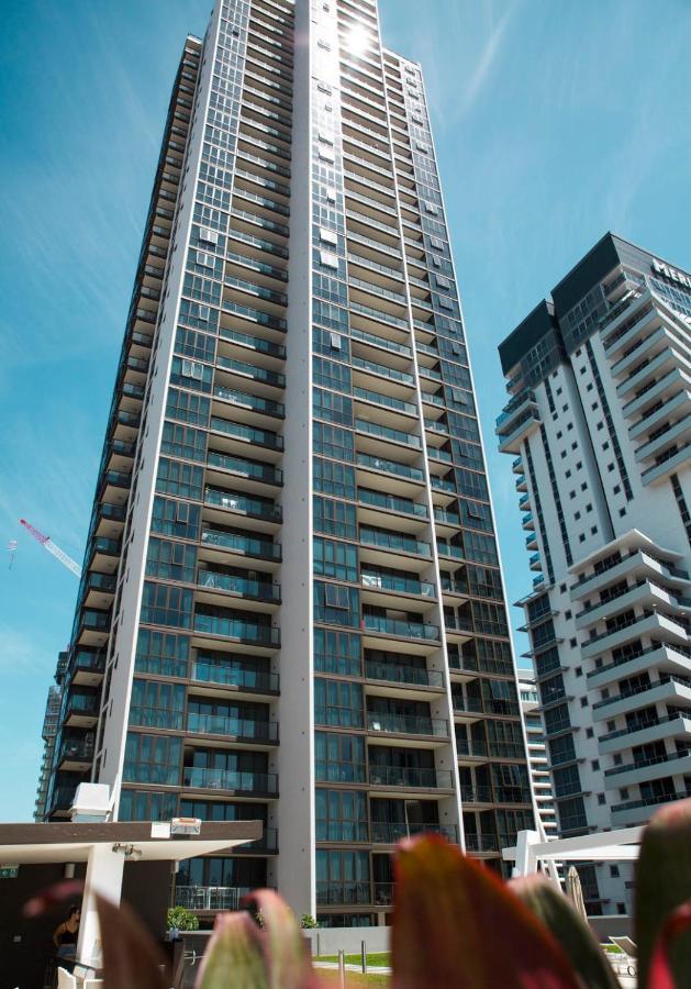 The Eureka Gold Coast Residence On Broadbeach Exterior photo