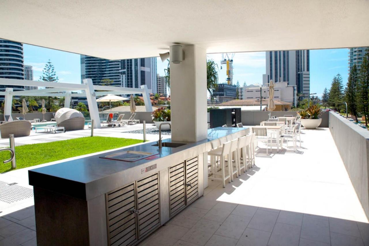 The Eureka Gold Coast Residence On Broadbeach Exterior photo